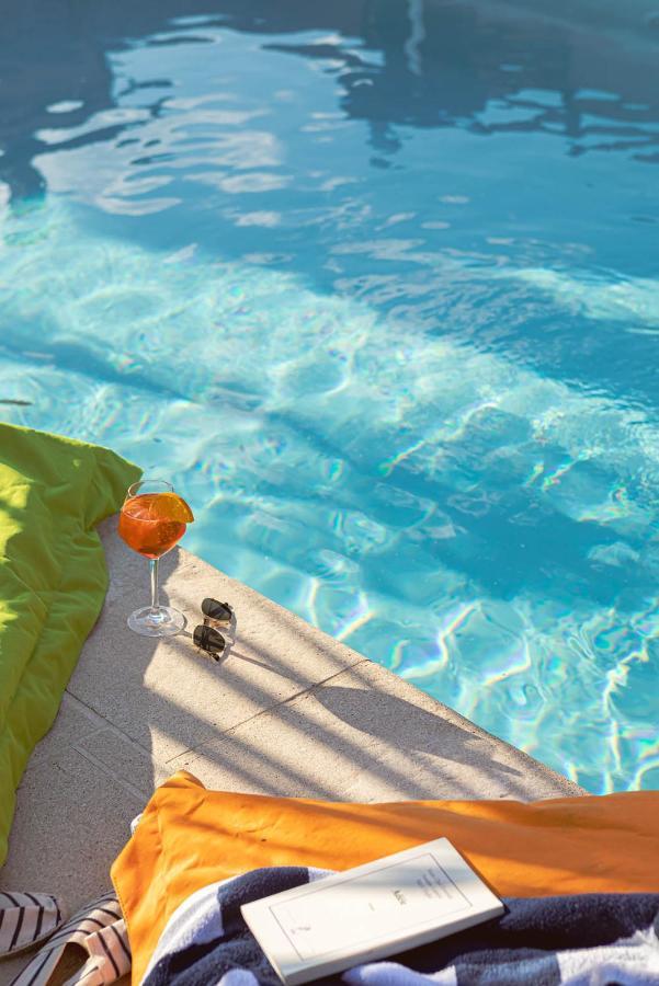 אמבריו ד'אזרגוס Contact Hotels Les Pierres Dorees מראה חיצוני תמונה