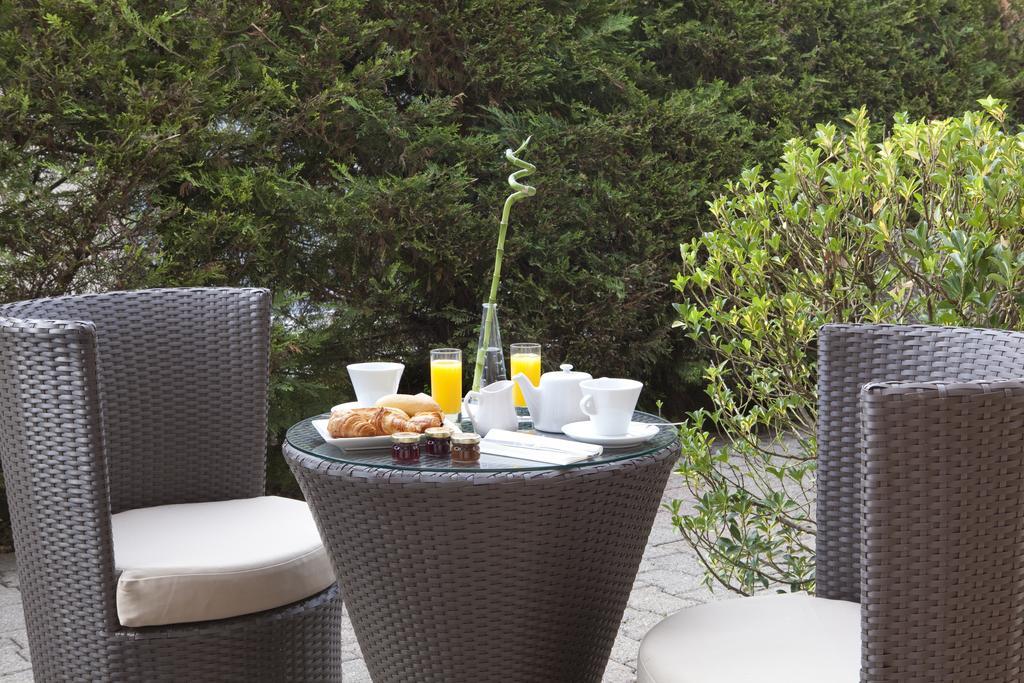 אמבריו ד'אזרגוס Contact Hotels Les Pierres Dorees חדר תמונה