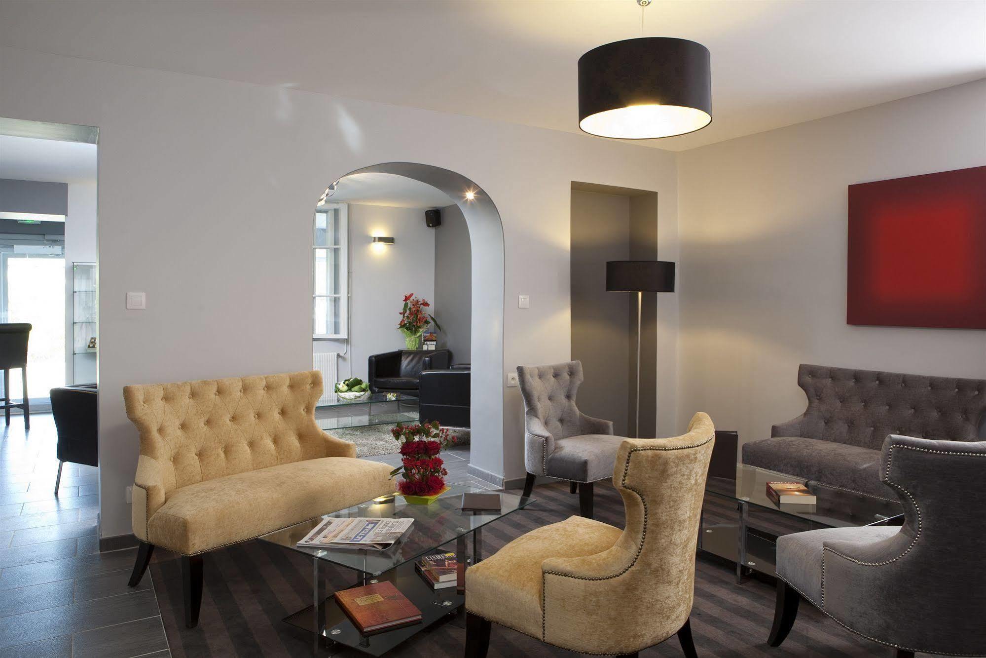 אמבריו ד'אזרגוס Contact Hotels Les Pierres Dorees מראה חיצוני תמונה