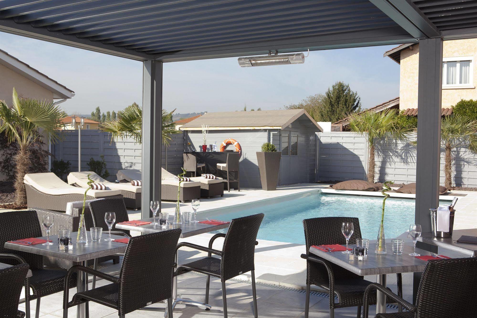 אמבריו ד'אזרגוס Contact Hotels Les Pierres Dorees מראה חיצוני תמונה